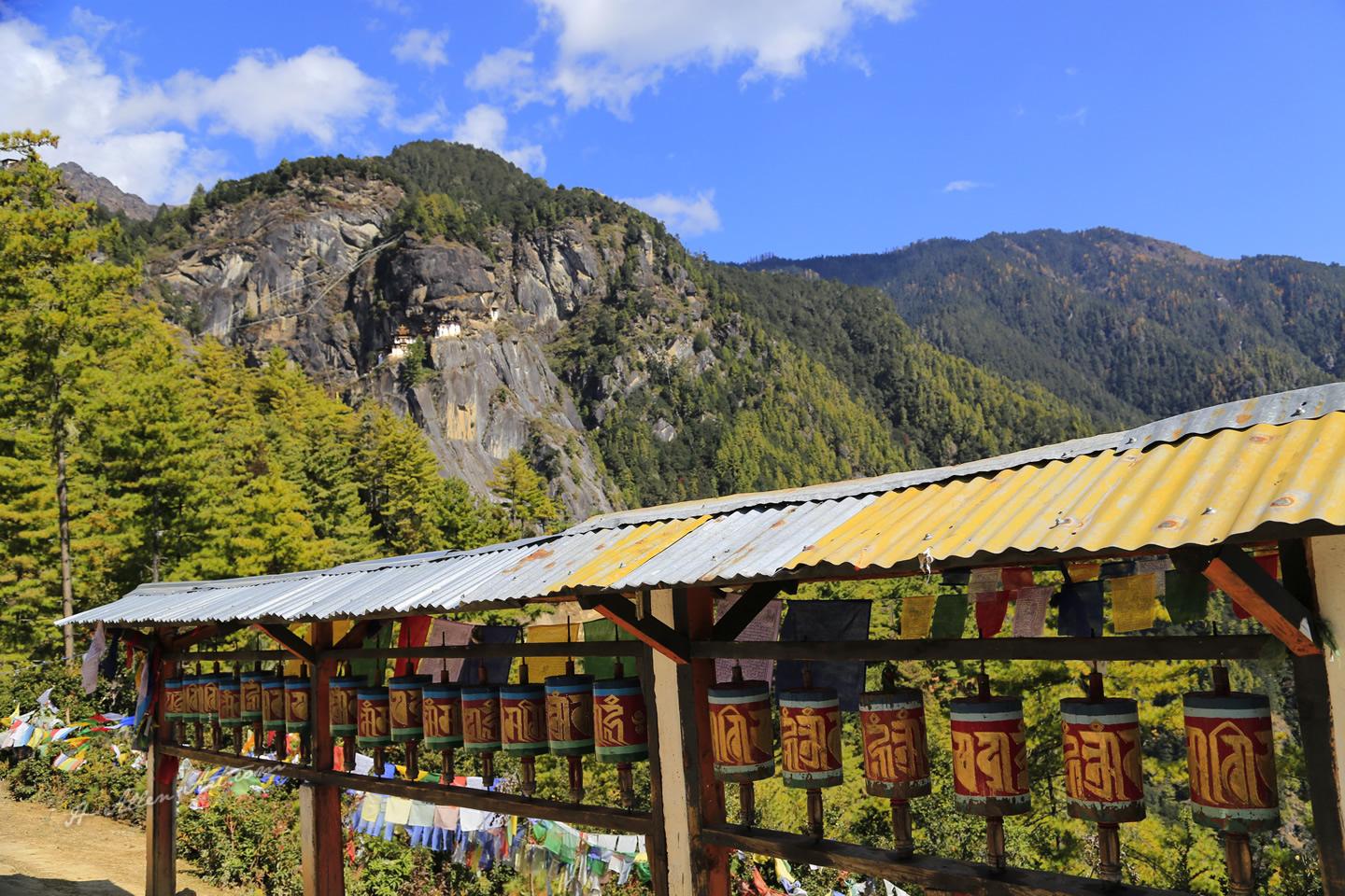 Prayer Wheels en route Taktsang - Trek to Tiger's Nest, Paro, Bhutan Prayer Wheels en route Taktsang - Trek to Tiger's Nest, Paro, Bhutan